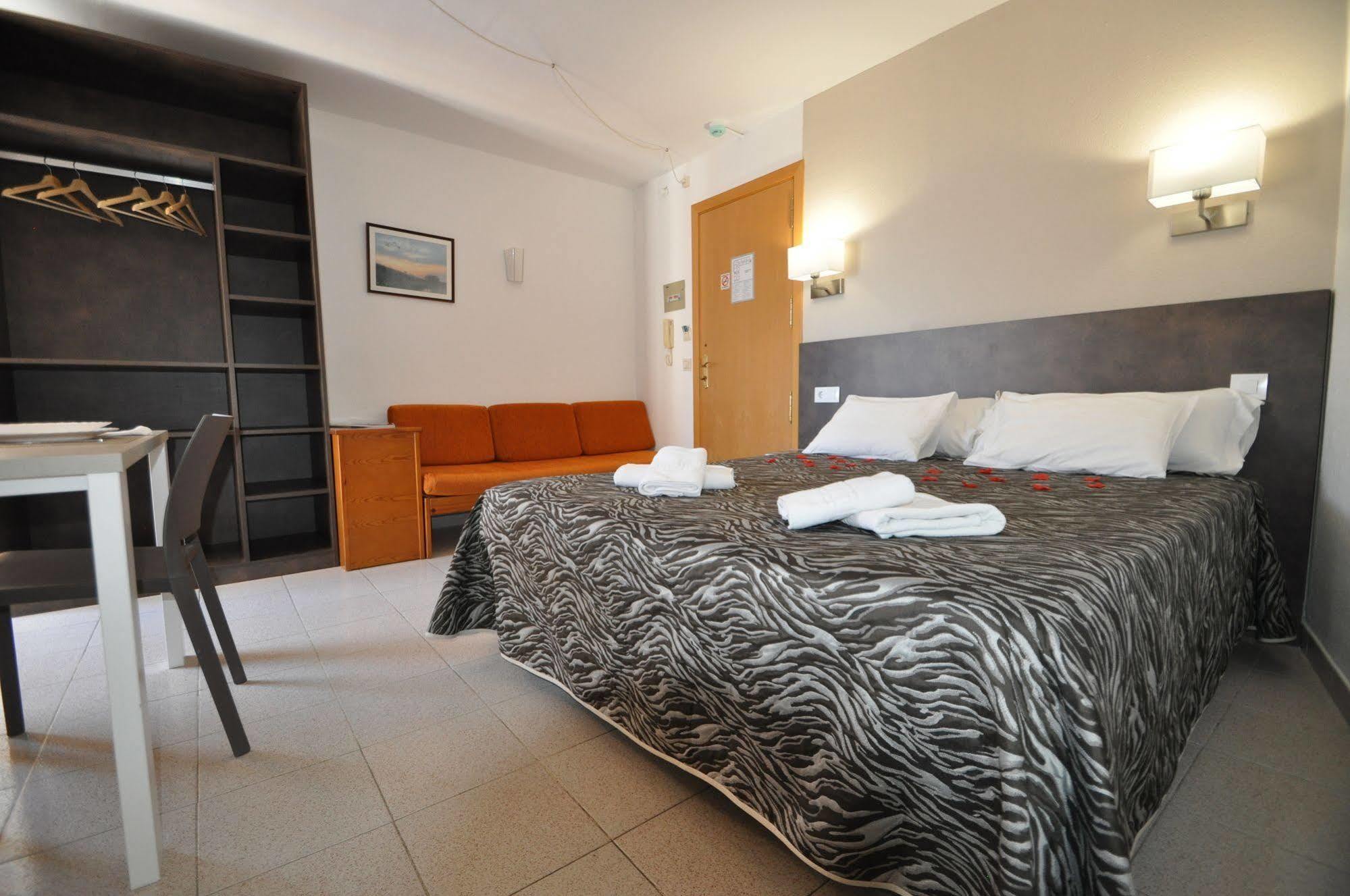 Aparthotel Safari Calella Dış mekan fotoğraf